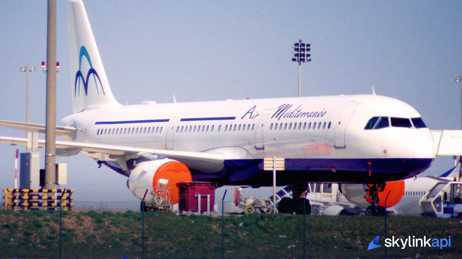 An Airbus A321 identified down to its airline and type, not just a raw hex code