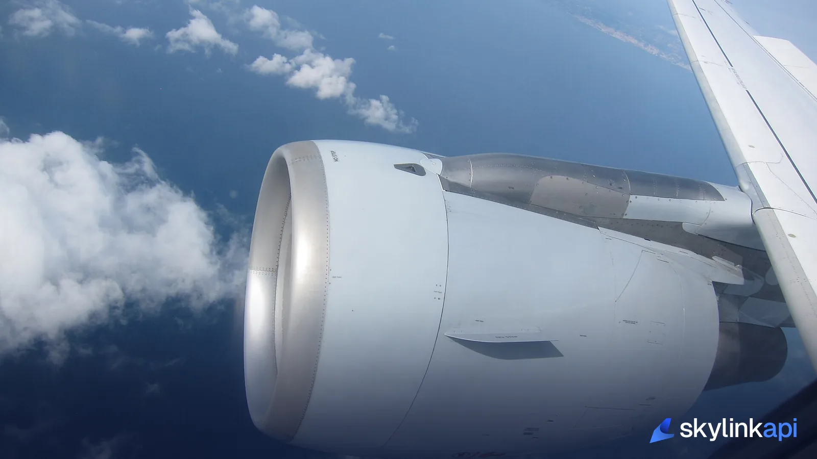 A turbofan engine and wing seen from the cabin