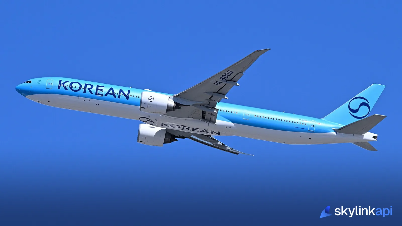 A Korean Air Boeing 777-300ER climbing out of Boston