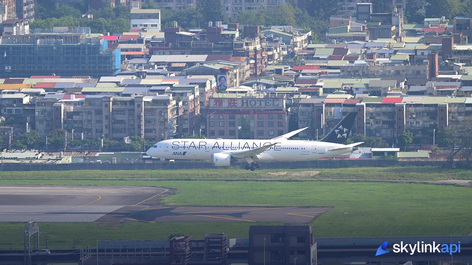 A modern Boeing 787 airliner arriving at an airport, the aircraft an EFB helps a crew fly