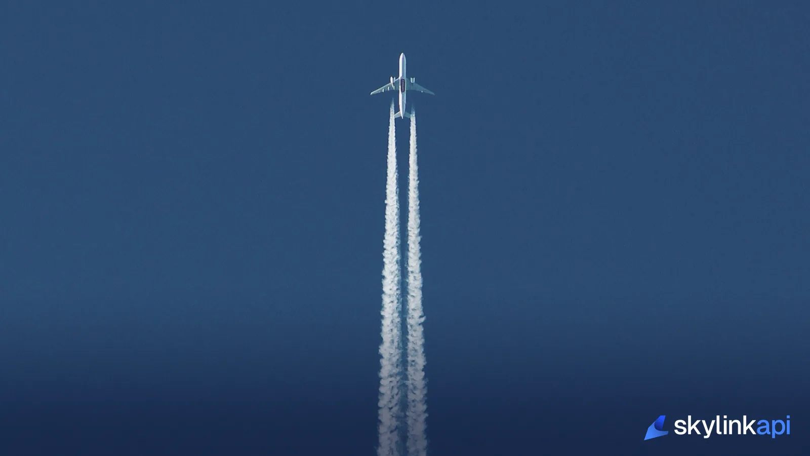 Jet contrail across a clear blue sky, the kind of high-altitude wind winds-aloft forecasts predict